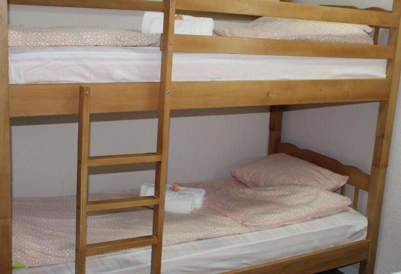 پانسیون Villa Flora Apartments Krushevo