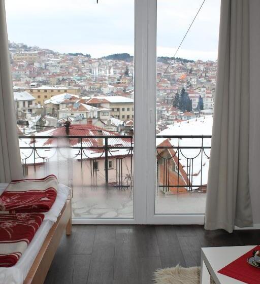 پانسیون Villa Flora Apartments Krushevo