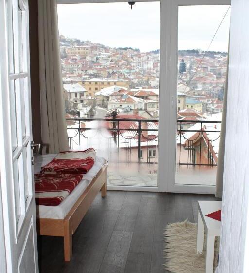 پانسیون Villa Flora Apartments Krushevo