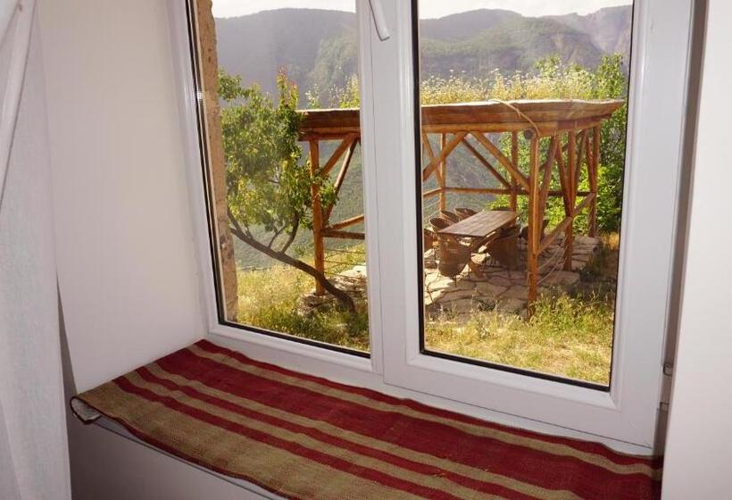 پانسیون Wings Of Tatev Private Villa