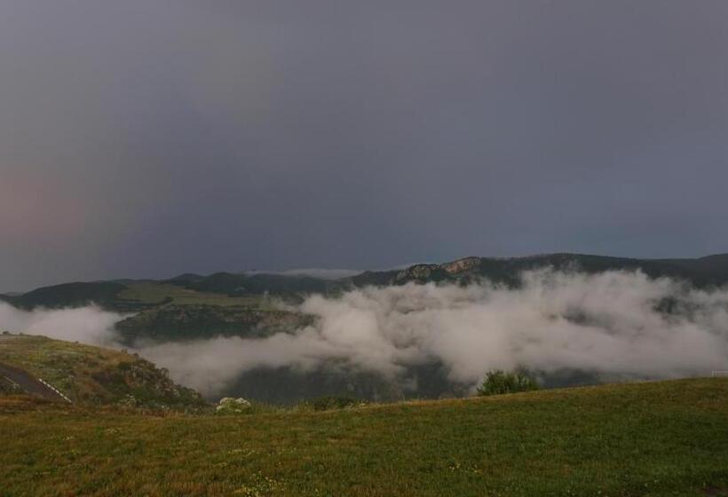 بنسيون Wings Of Tatev Private Villa