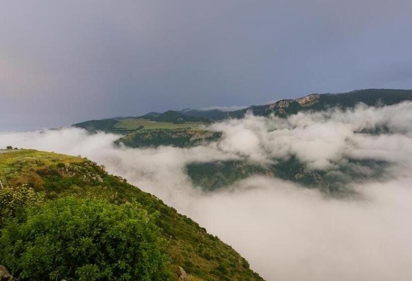 پانسیون Wings Of Tatev Private Villa