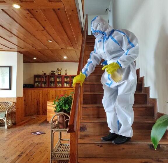 استراحتگاه The Chalets Naldehra