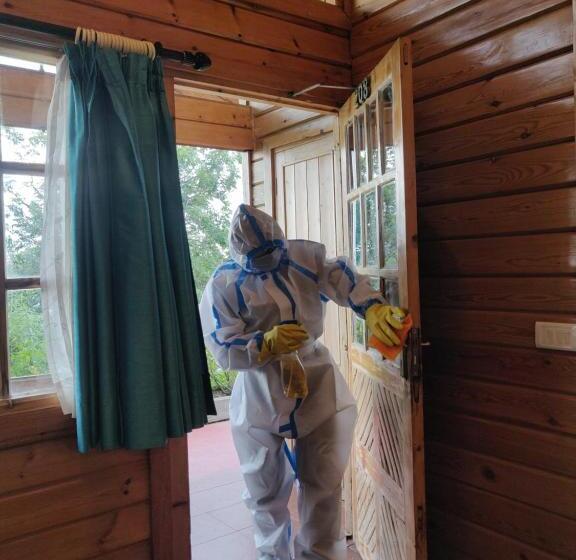 منتجع The Chalets Naldehra