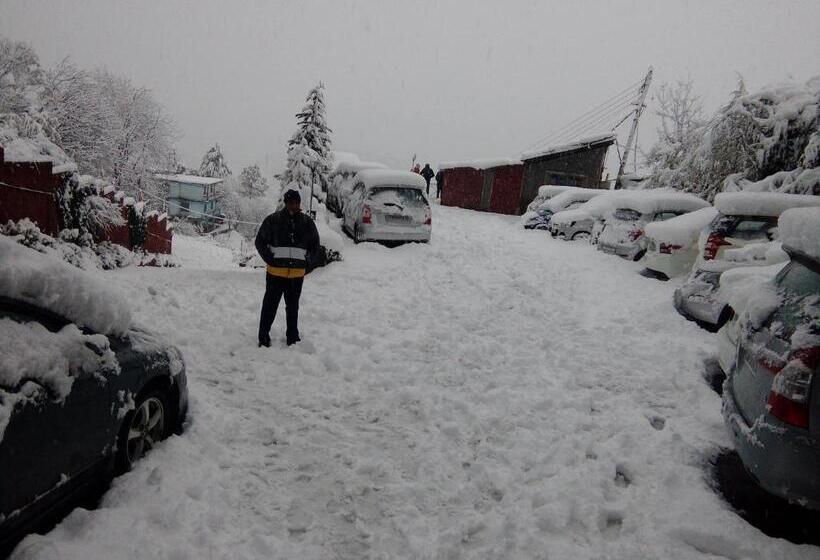 منتجع The Chalets Naldehra