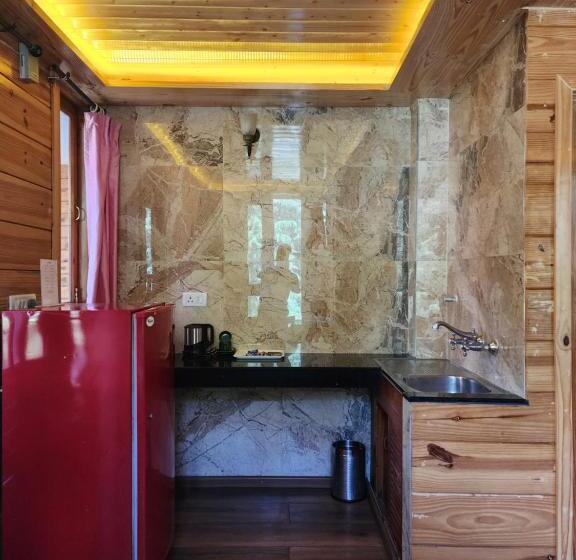 منتجع The Chalets Naldehra