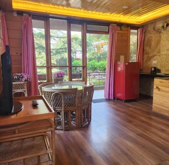 استراحتگاه The Chalets Naldehra