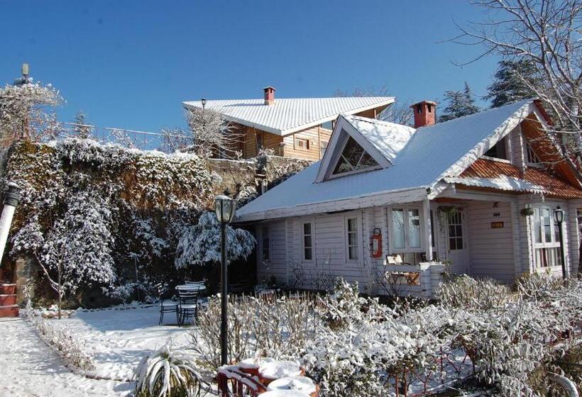 منتجع The Chalets Naldehra