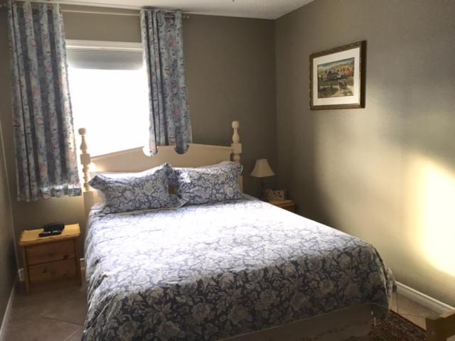 הוסטל Lakeshore Inn