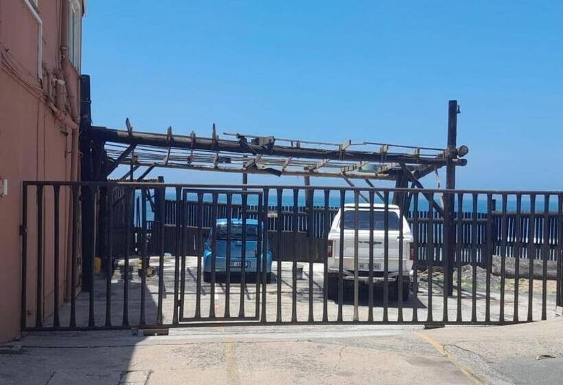 הוסטל Umkomaas Lodge