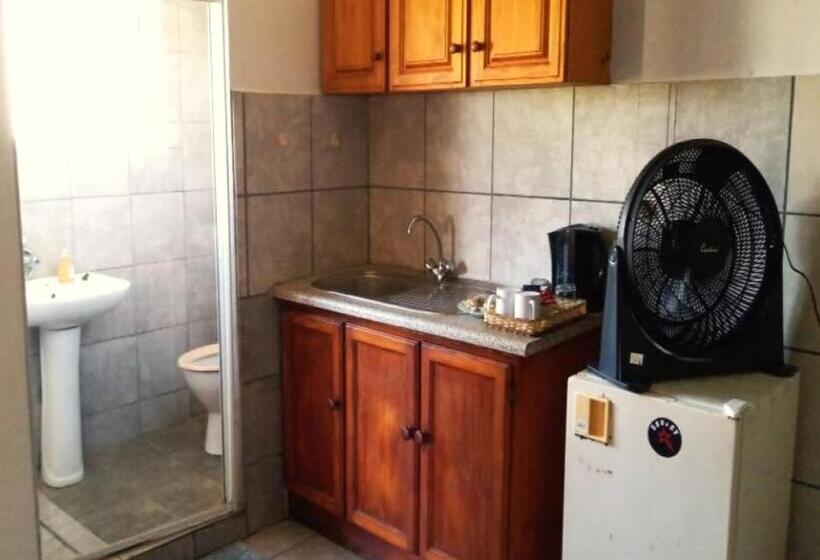 הוסטל Umkomaas Lodge