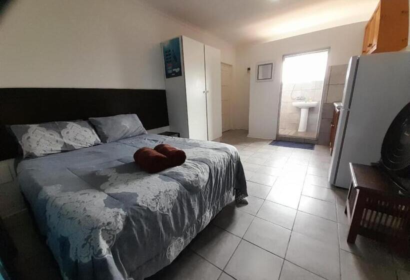 הוסטל Umkomaas Lodge