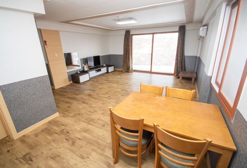 Hyundai Elliot Hotel And Resort