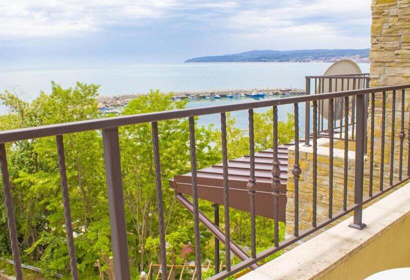 ペンション Complex Chayka Guest House