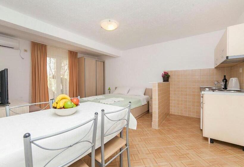 پانسیون Hana Accommodation