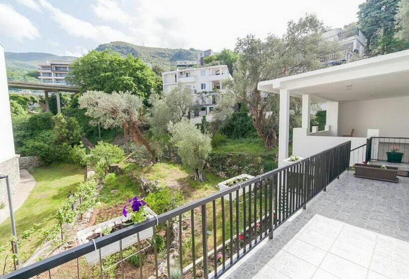 پانسیون Hana Accommodation