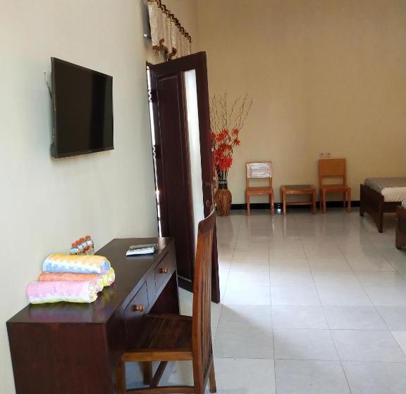 פנסיון Surya Guest House