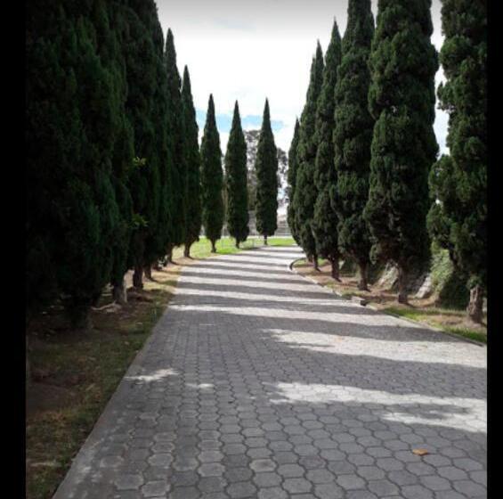 Quito Airport Suites Hotel