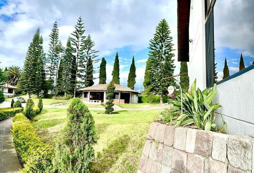 Quito Airport Suites Hotel