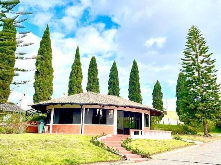 Quito Airport Suites Hotel