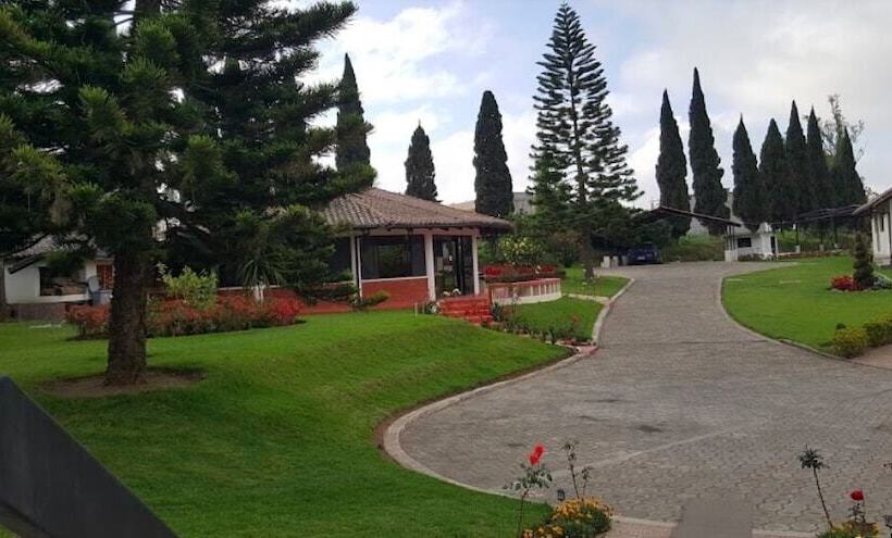 Quito Airport Suites Hotel