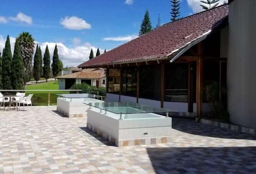 Quito Airport Suites Hotel