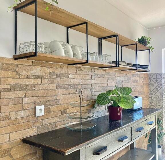 تختخواب و صبحانه The Globetrotter's Inn