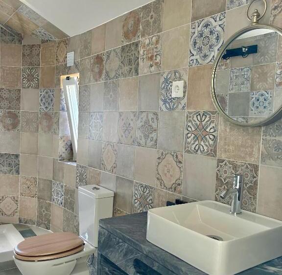 تختخواب و صبحانه The Globetrotter's Inn