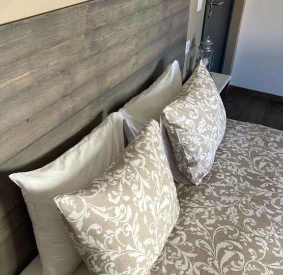 تختخواب و صبحانه The Globetrotter's Inn