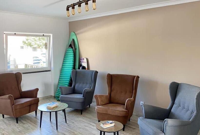 تختخواب و صبحانه The Globetrotter's Inn