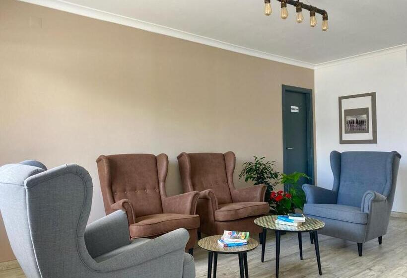 تختخواب و صبحانه The Globetrotter's Inn