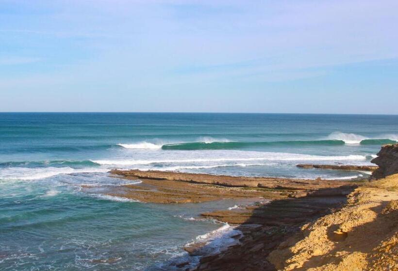 تختخواب و صبحانه The Globetrotter's Inn