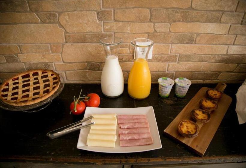 تختخواب و صبحانه The Globetrotter's Inn