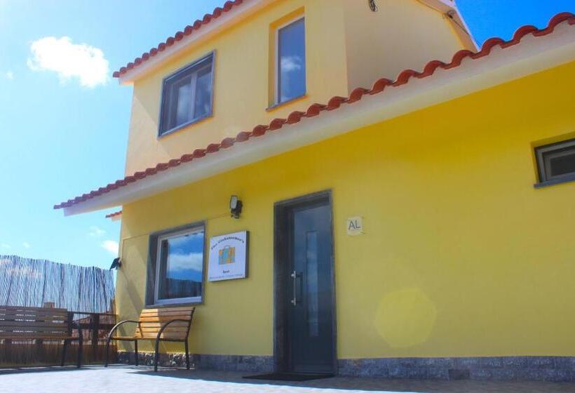 تختخواب و صبحانه The Globetrotter's Inn