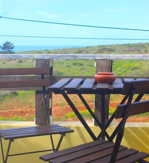 تختخواب و صبحانه The Globetrotter's Inn