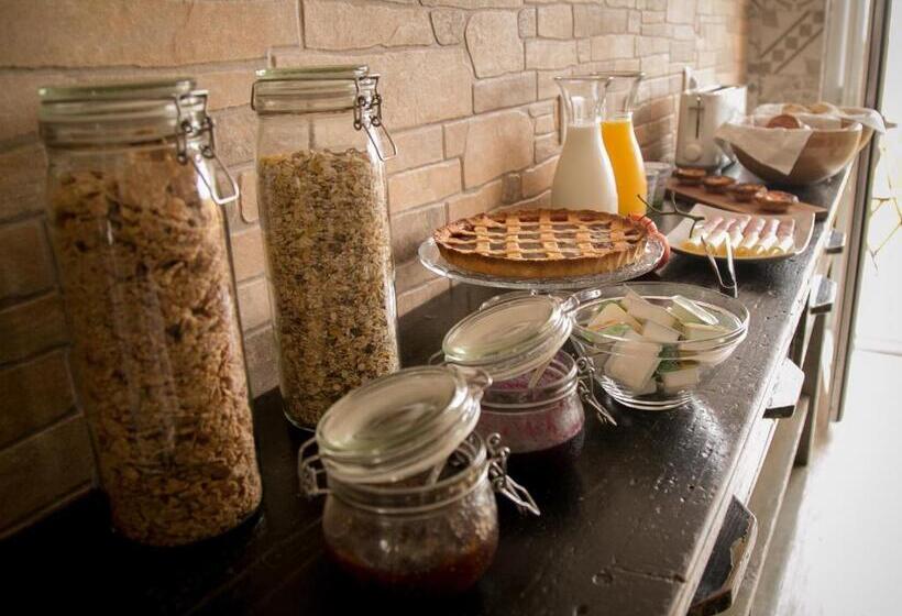 تختخواب و صبحانه The Globetrotter's Inn