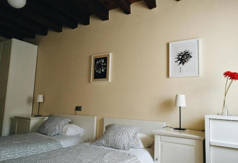 فندق صغير Alojamientos Palacete