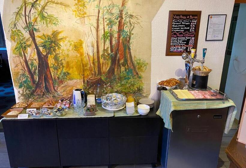 Общежитие Grotto Zendralli