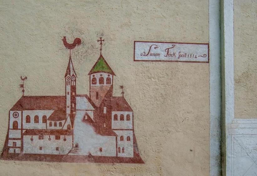 Общежитие Grotto Zendralli