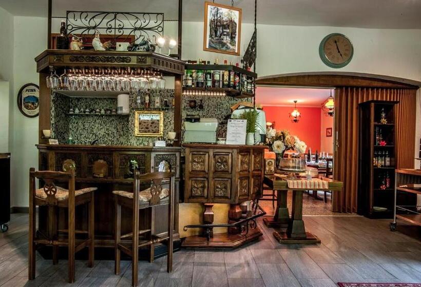 Общежитие Grotto Zendralli