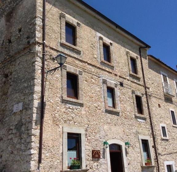 فندق صغير La Locanda Delle Streghe   Relais Ristorante