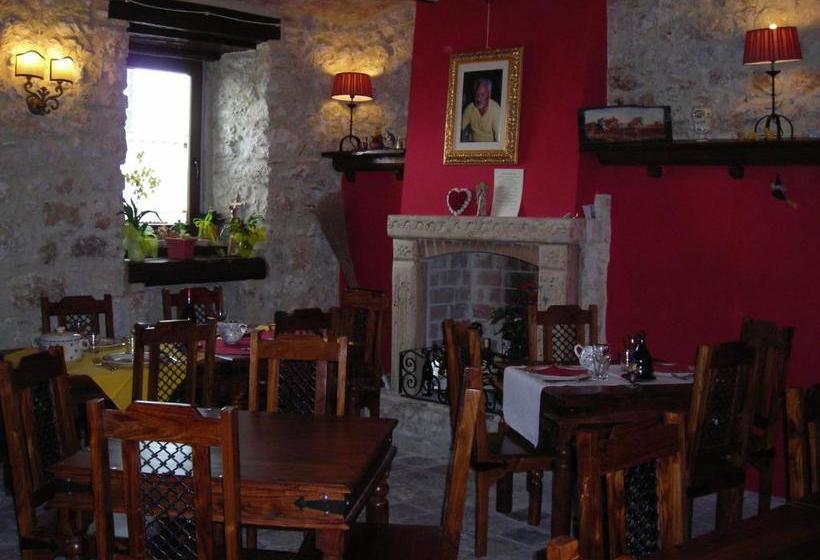 فندق صغير La Locanda Delle Streghe   Relais Ristorante