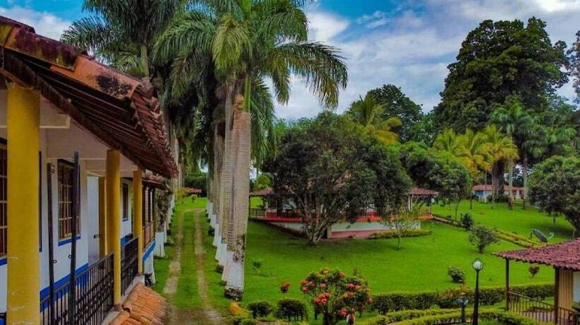 Отель Campestre Pueblo Bello