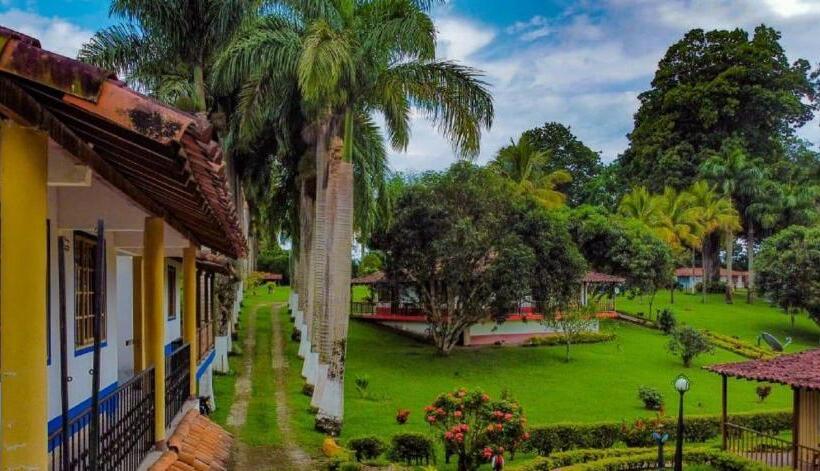 Отель Campestre Pueblo Bello