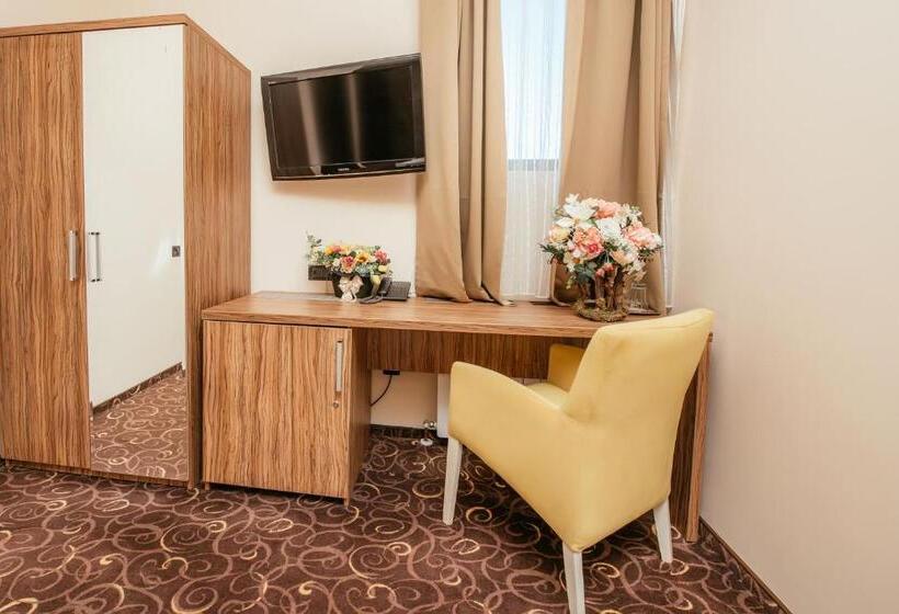 Пансион C Guest House