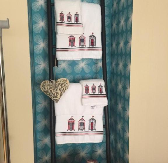 بنسيون The Captains Quarters