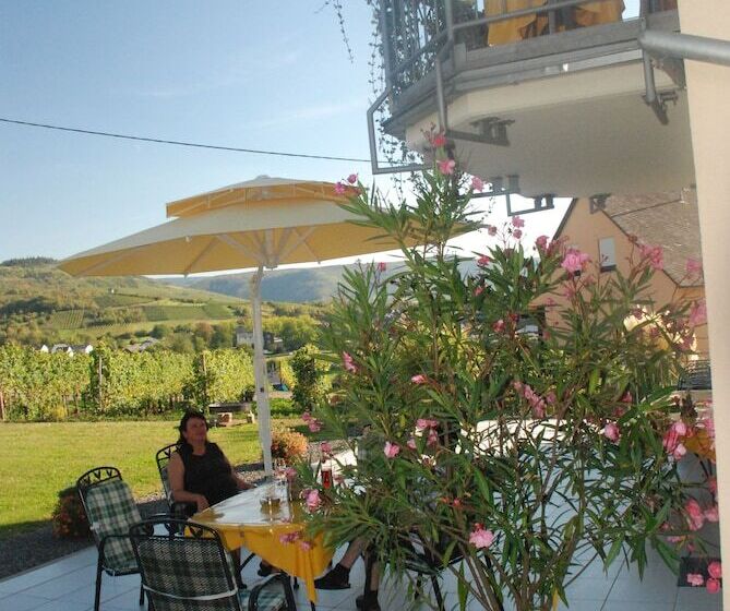 פנסיון Wein  Und Gaestehaus Genetsch