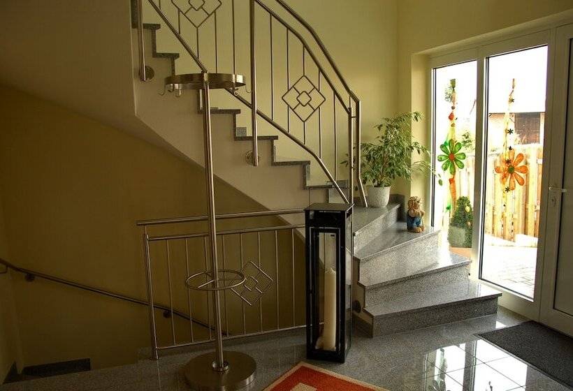 פנסיון Wein  Und Gaestehaus Genetsch