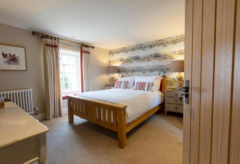 הוסטל The Fox And Hounds Country Inn