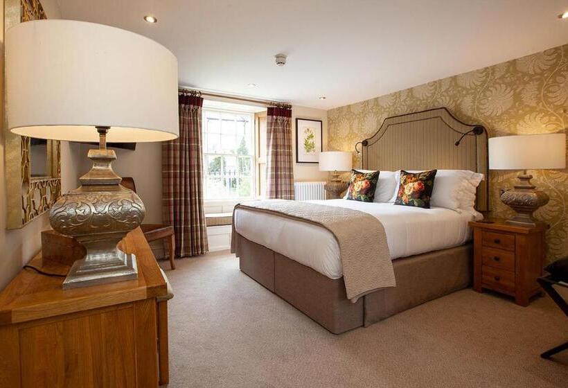 הוסטל The Fox And Hounds Country Inn